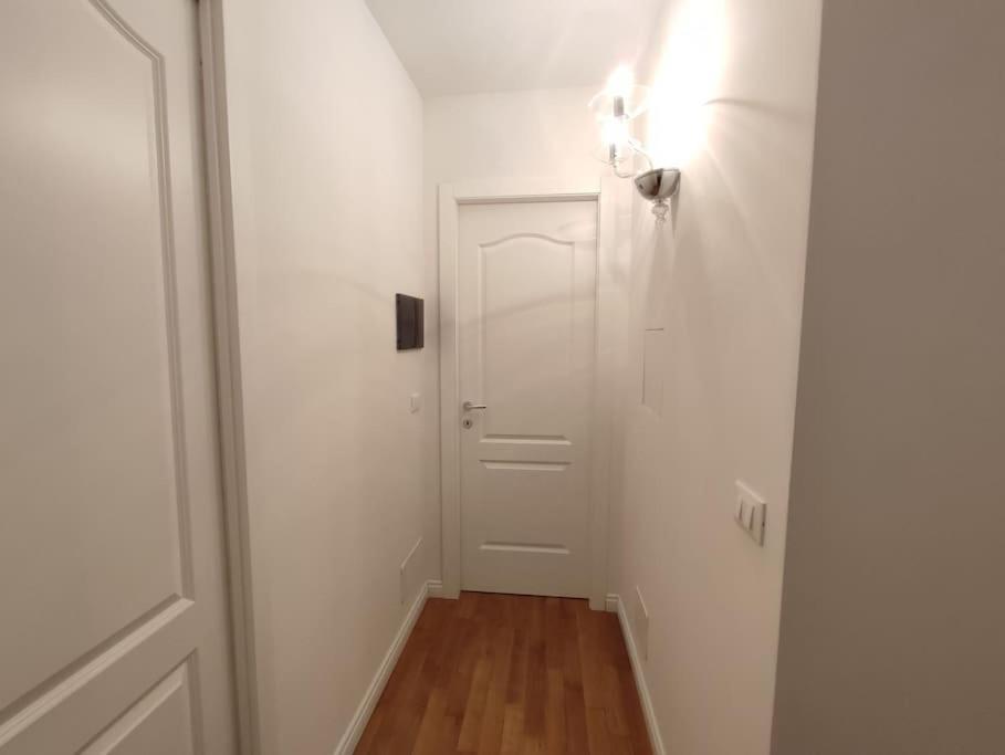Casa Renova, Intero Appartamento, 2 Camere, Max 4 Ospiti, Trieste Zona Storica Esterno foto