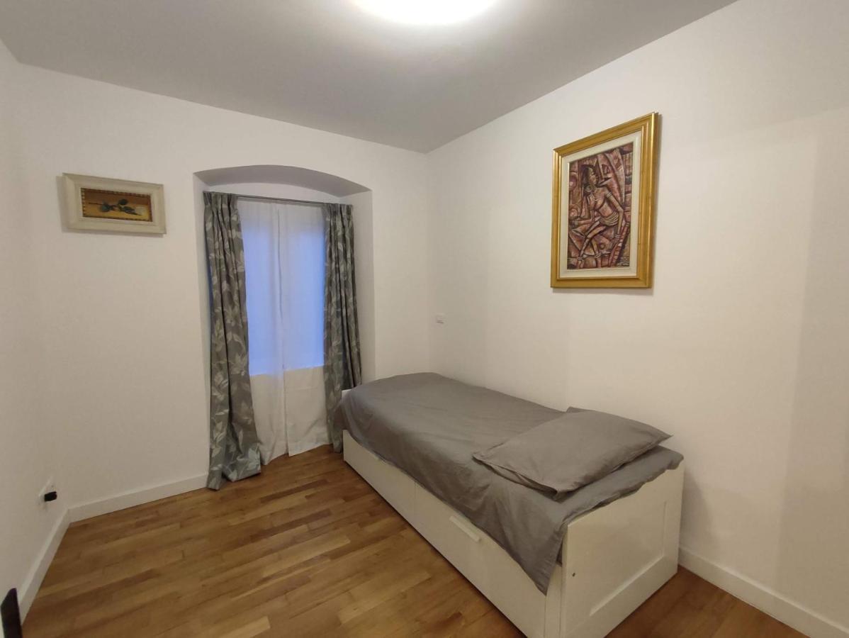 Casa Renova, Intero Appartamento, 2 Camere, Max 4 Ospiti, Trieste Zona Storica Esterno foto