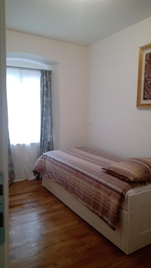 Casa Renova, Intero Appartamento, 2 Camere, Max 4 Ospiti, Trieste Zona Storica Esterno foto
