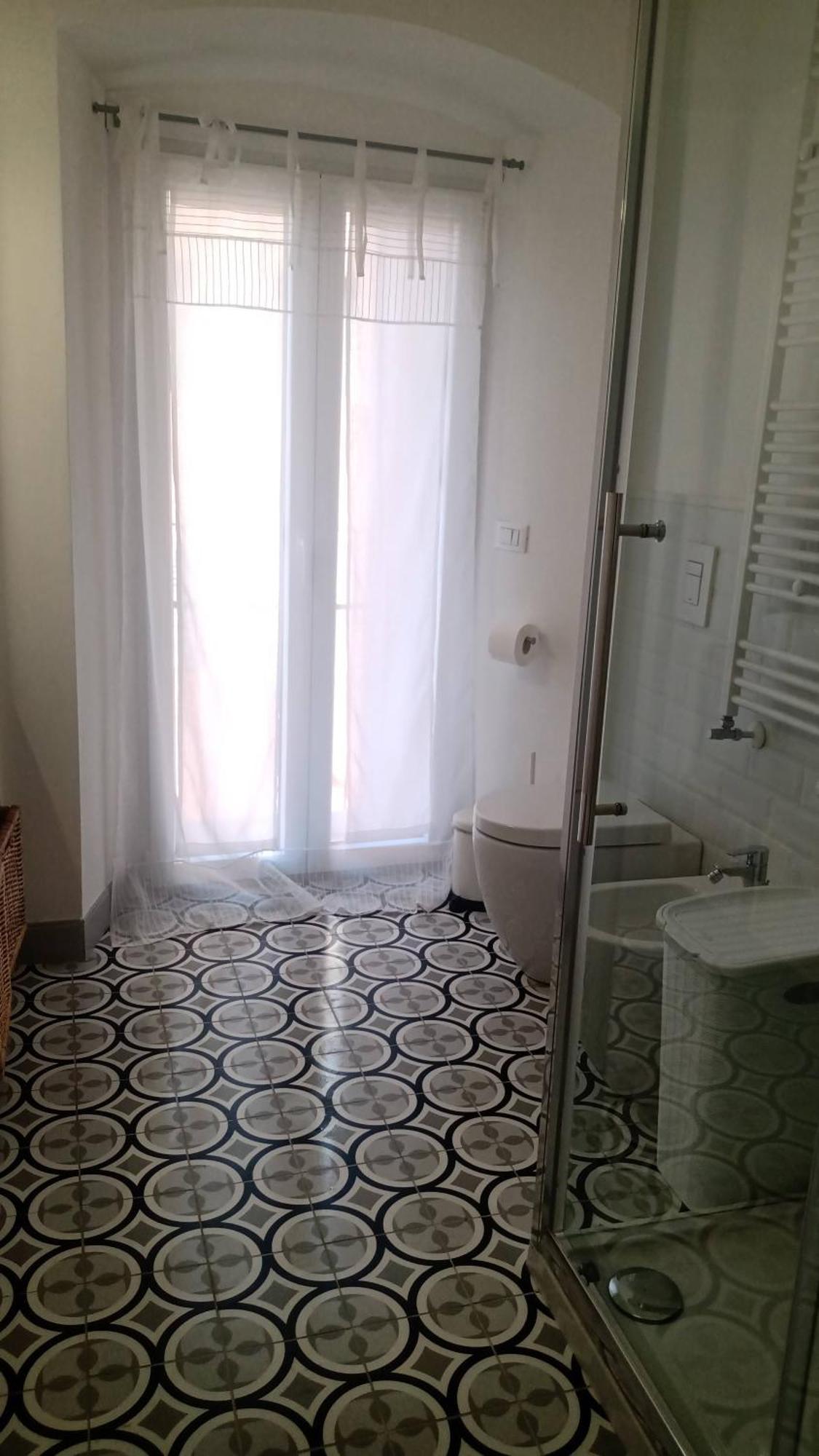 Casa Renova, Intero Appartamento, 2 Camere, Max 4 Ospiti, Trieste Zona Storica Esterno foto