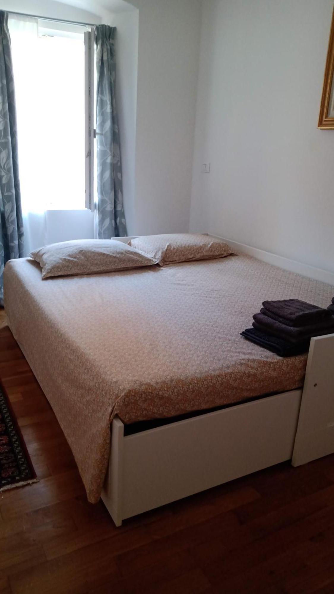 Casa Renova, Intero Appartamento, 2 Camere, Max 4 Ospiti, Trieste Zona Storica Esterno foto
