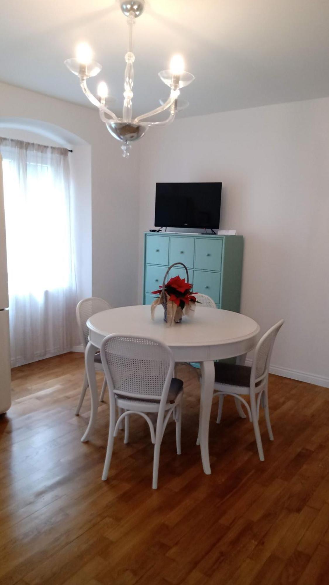 Casa Renova, Intero Appartamento, 2 Camere, Max 4 Ospiti, Trieste Zona Storica Esterno foto