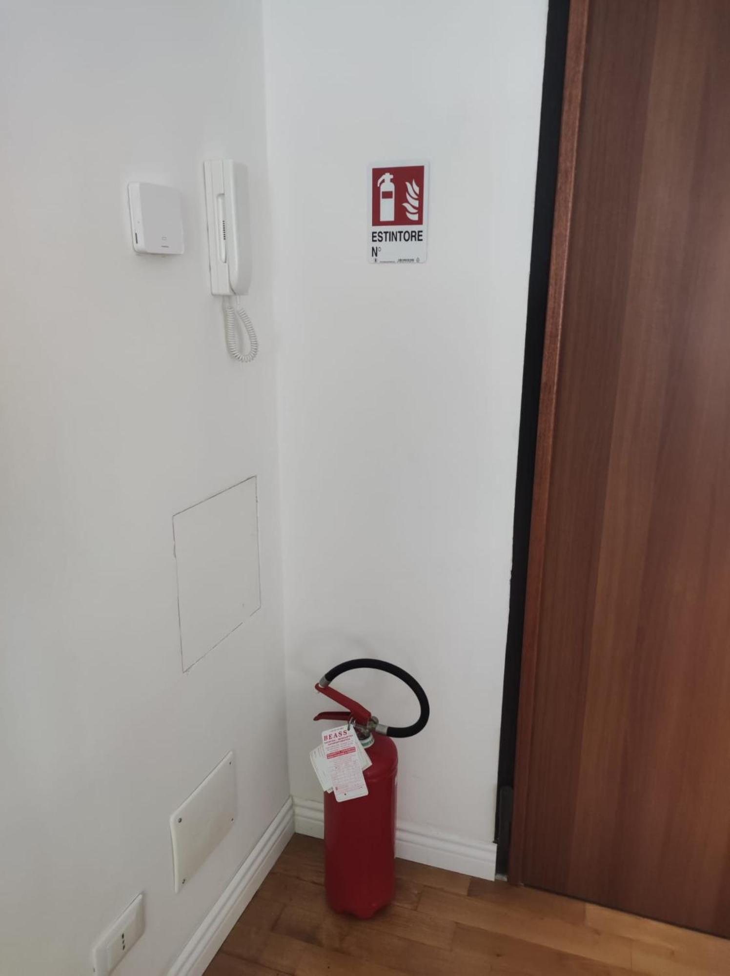 Casa Renova, Intero Appartamento, 2 Camere, Max 4 Ospiti, Trieste Zona Storica Esterno foto