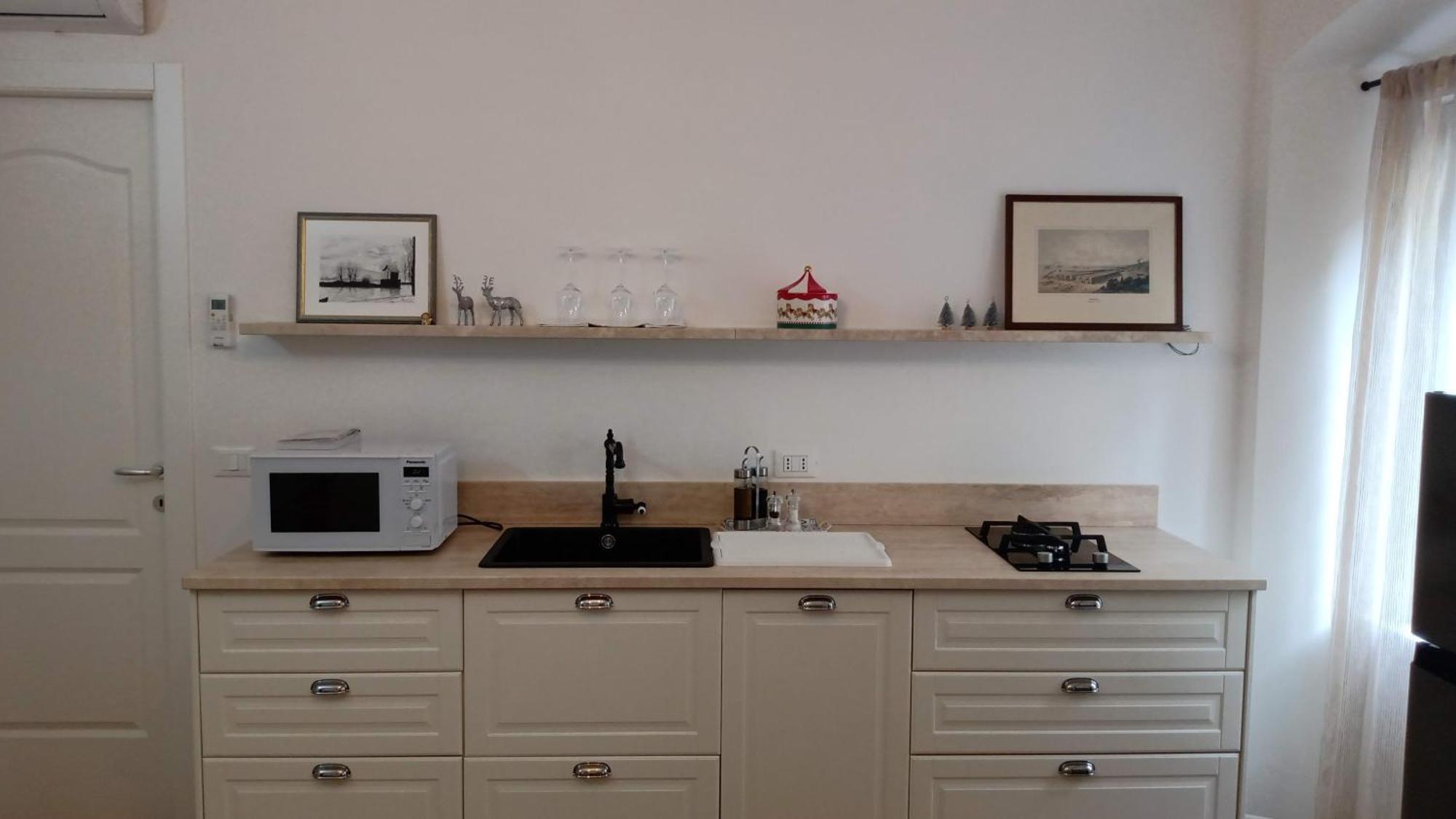 Casa Renova, Intero Appartamento, 2 Camere, Max 4 Ospiti, Trieste Zona Storica Esterno foto