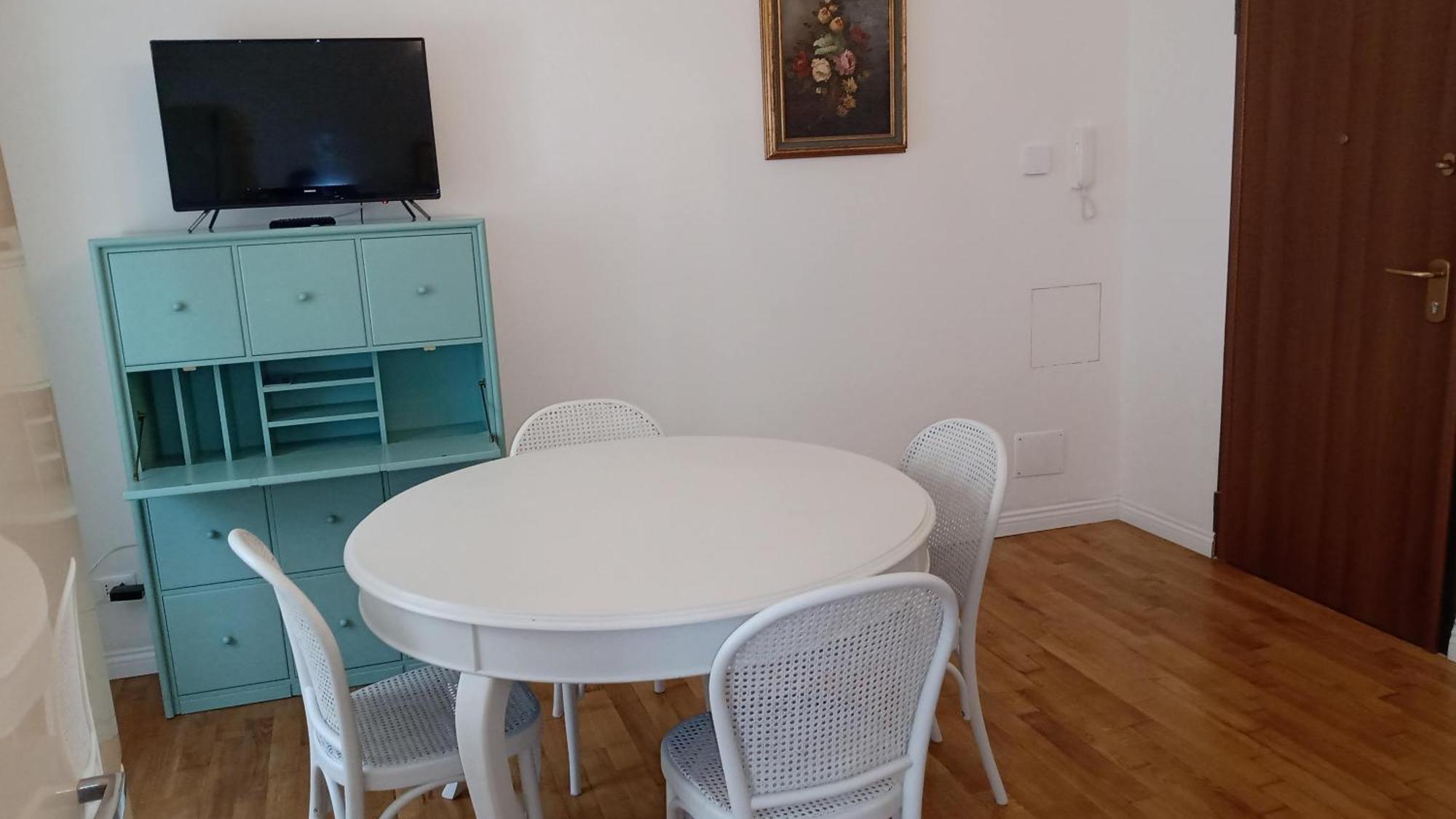 Casa Renova, Intero Appartamento, 2 Camere, Max 4 Ospiti, Trieste Zona Storica Esterno foto
